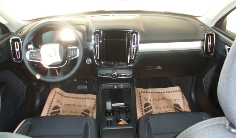 Volvo XC40 T3 Geartronic Momentum Pro voll