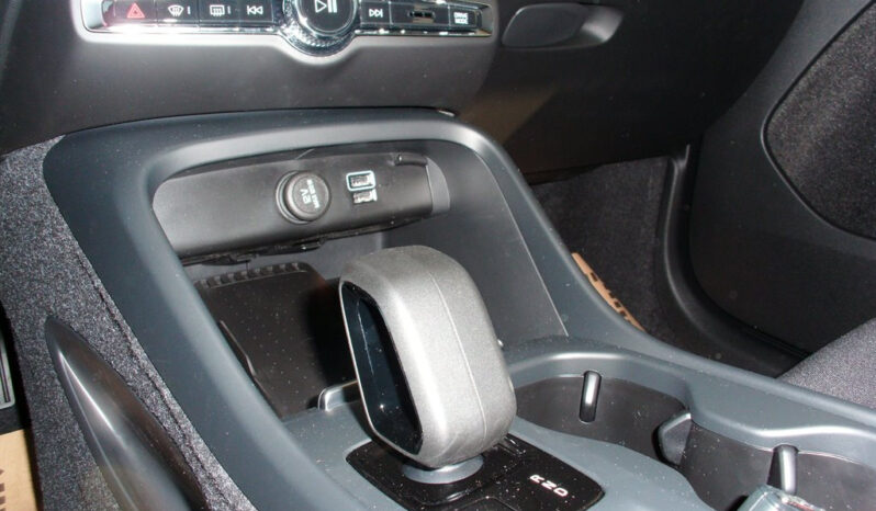 Volvo XC40 T3 Geartronic Momentum Pro voll